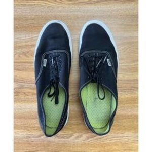 Men's size 11 Black Vans Off the Wall shoes